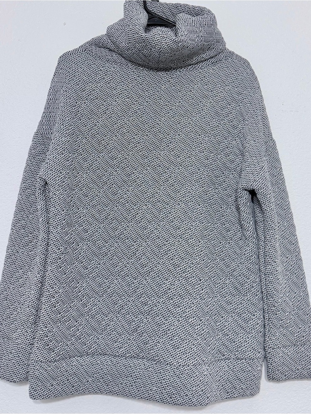 GapFit Women’s Textured Cowl Neck Pullover with Pockets — Size Medium